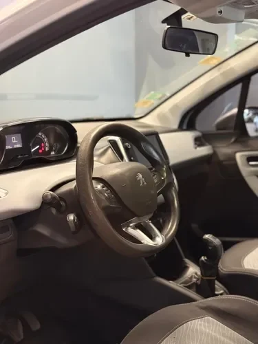 Peugeot 208 1.6 Allure Touchscreen 2015