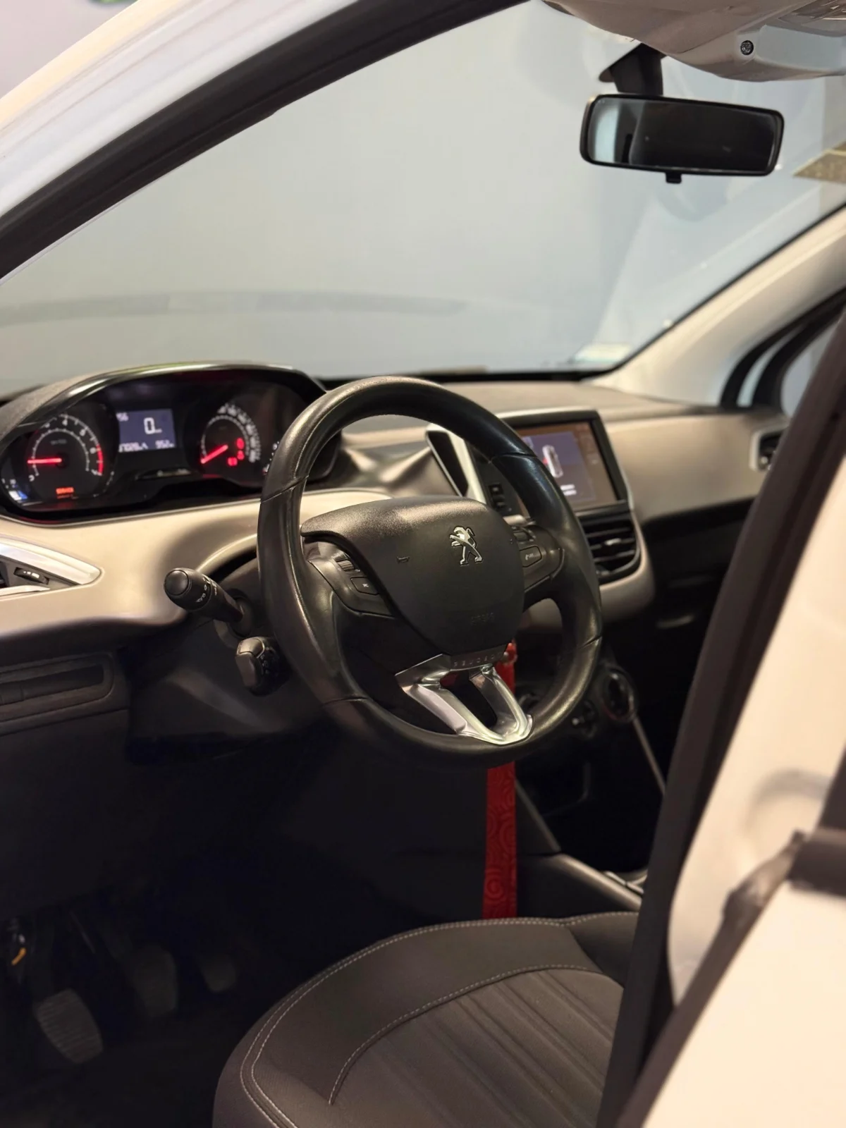 Peugeot 208 1.6 Mt Allure  · foto 6