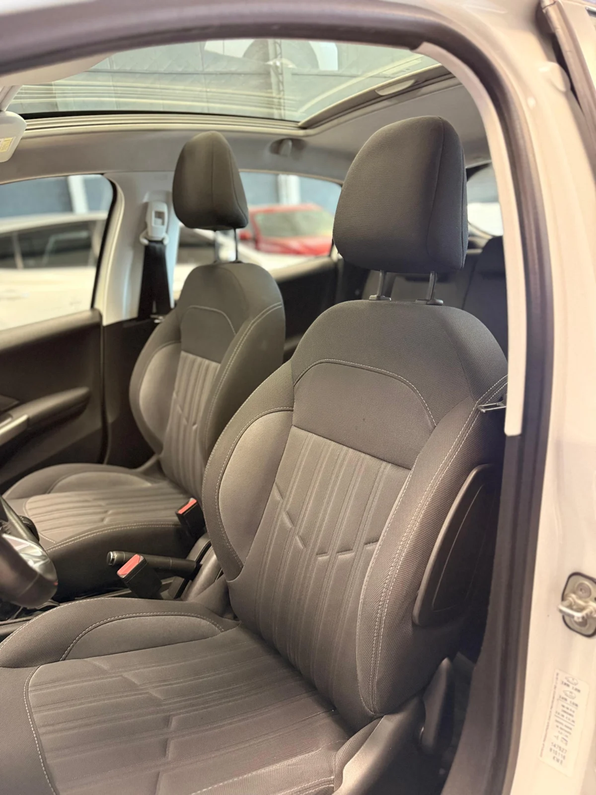 Peugeot 208 1.6 Mt Allure  · foto 14