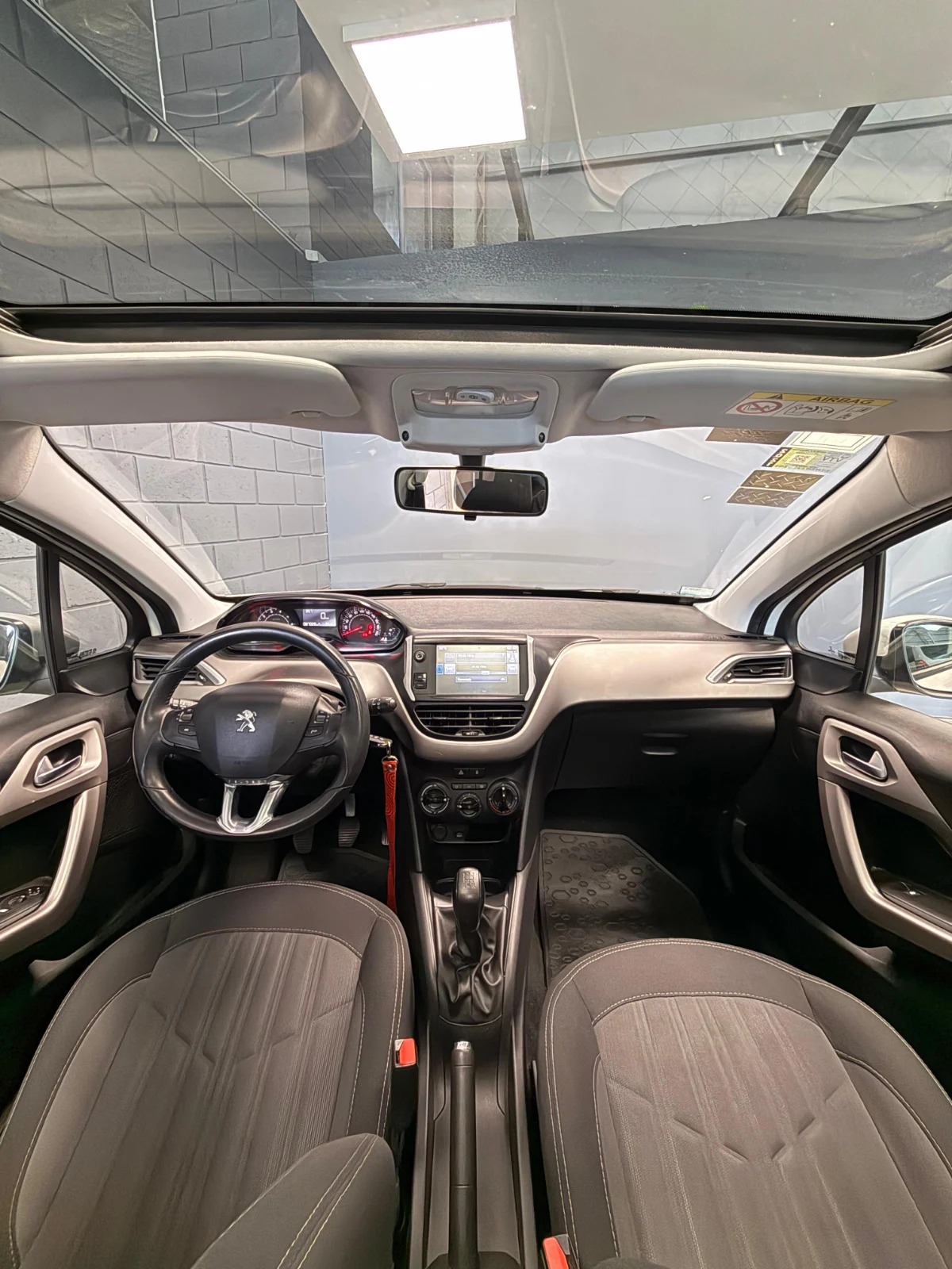 Peugeot 208 1.6 Mt Allure  · foto 9